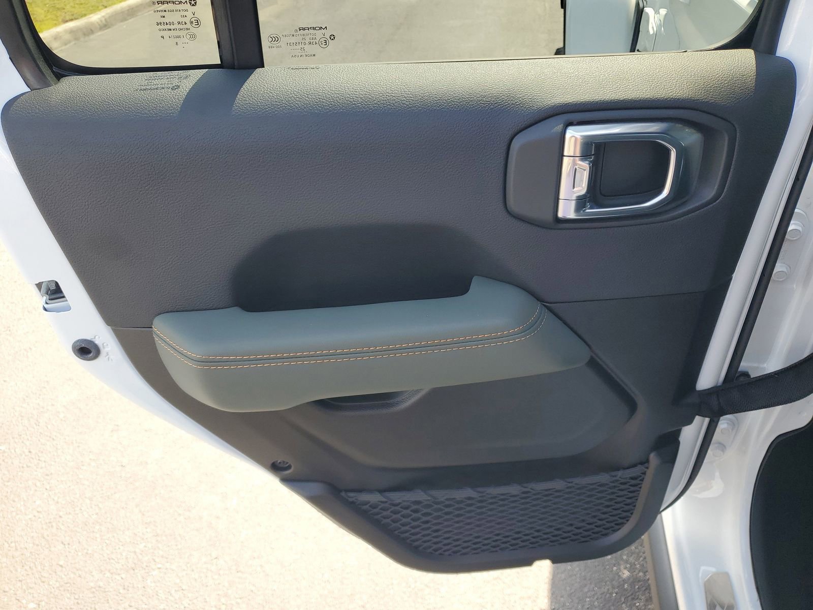 Used 2025 Jeep Gladiator Mojave AWD/4WD image 7
