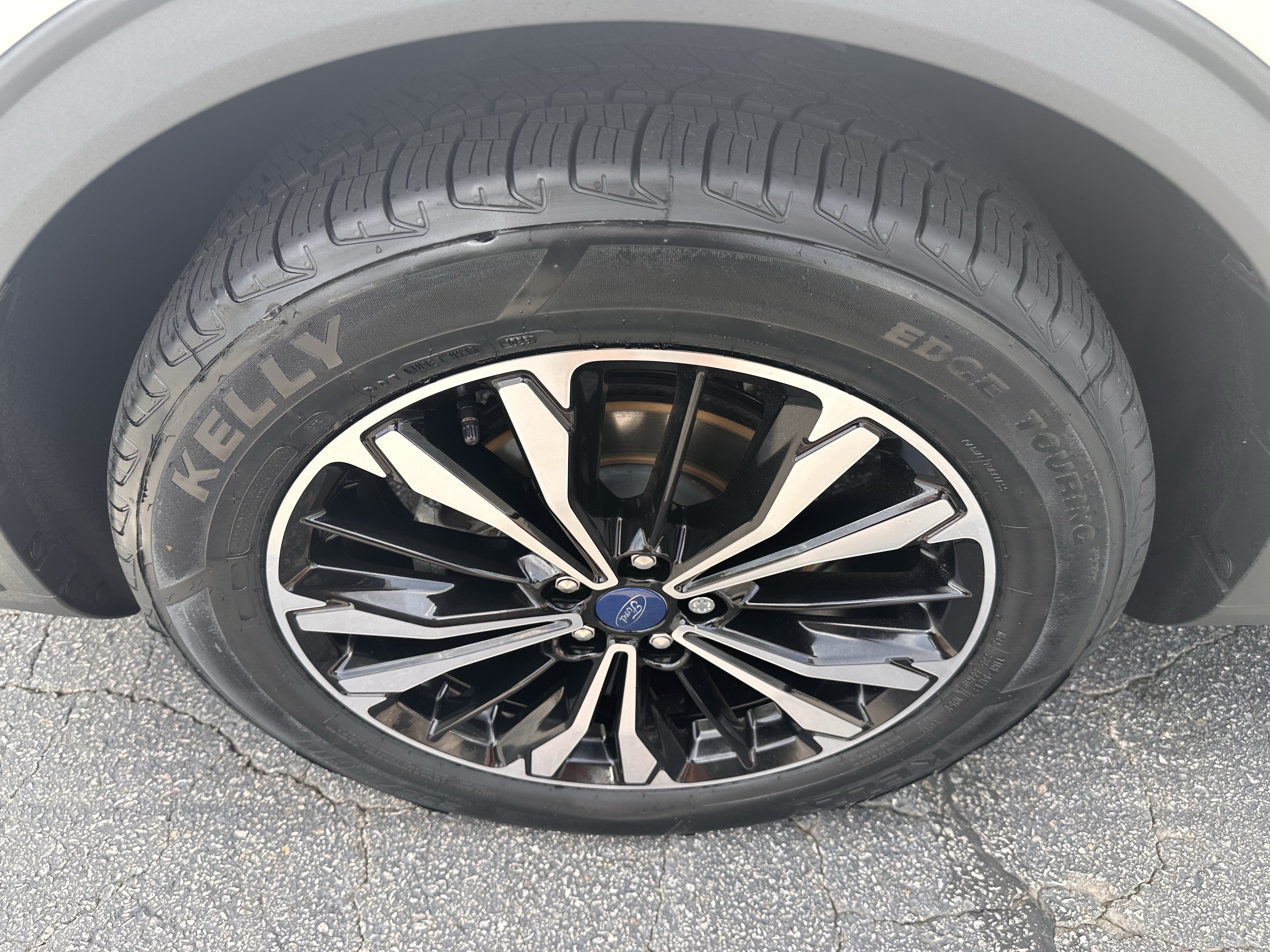 Certified 2022 Ford Escape SEL w/ SEL Stealth AWD Package image 31