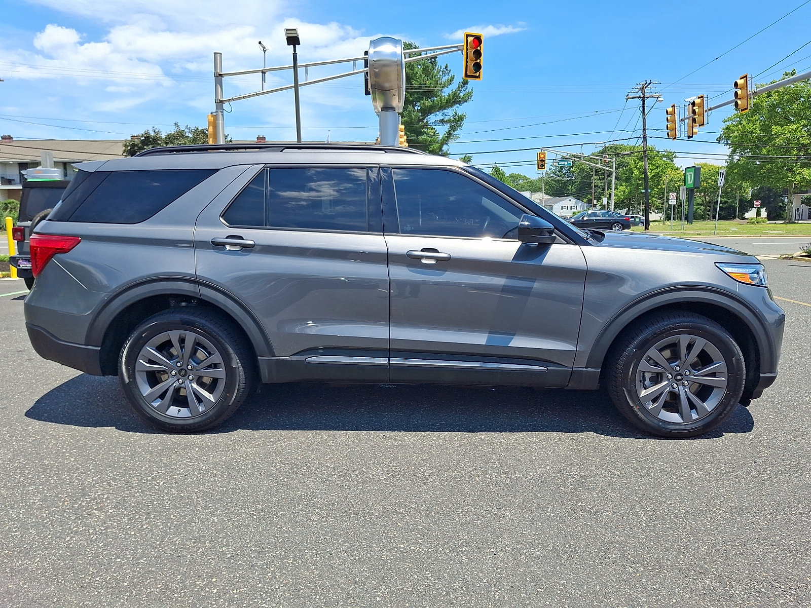Certified 2023 Ford Explorer XLT w/ Equipment Group 202A AWD/4WD image 12