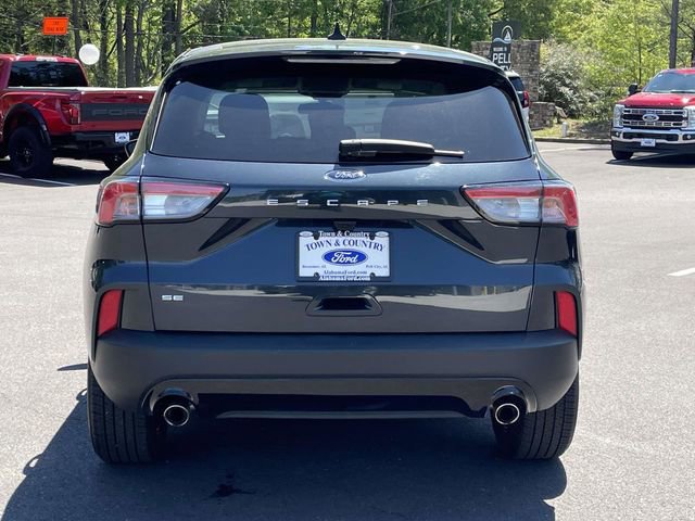 Certified 2022 Ford Escape SE w/ SE Sport Appearance Package image 4