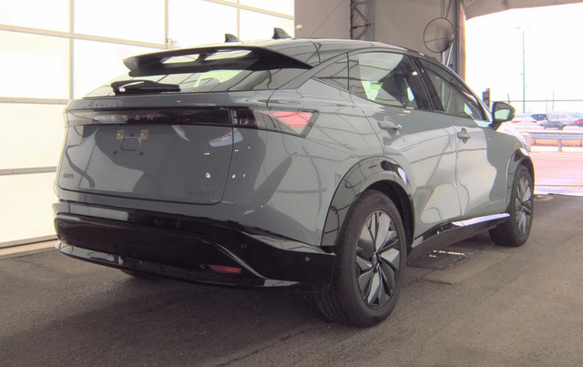 Used 2023 Nissan Ariya AWD/4WD image 3