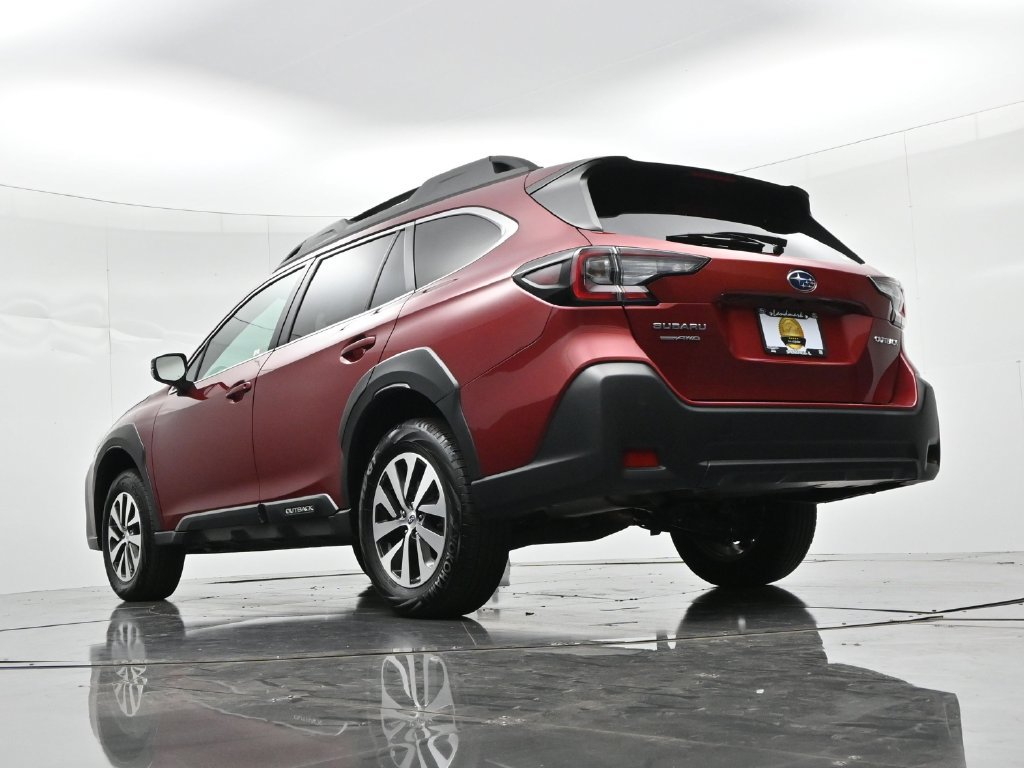 Used 2025 Subaru Outback Premium AWD/4WD image 18