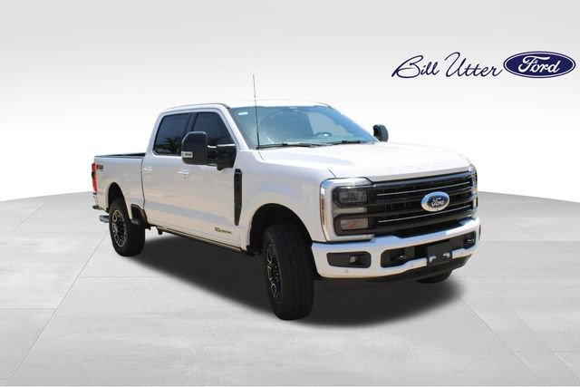 Certified 2025 Ford F250 Platinum w/ FX4 Off-Road Package AWD/4WD image 3