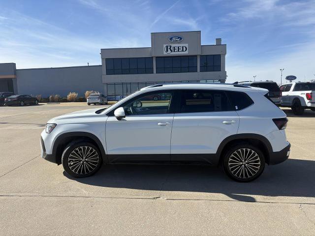 Used 2025 Volkswagen Taos SE image 5