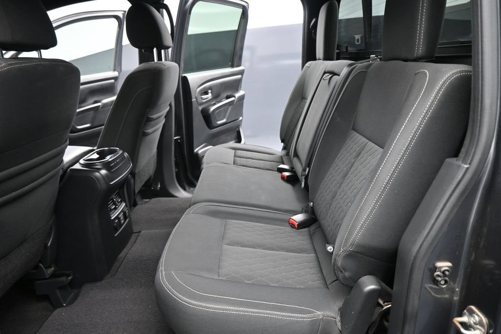 Used 2019 Nissan Titan SV w/ SV Convenience Package RWD image 19