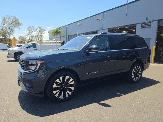 Certified 2025 Ford Expedition Platinum w/ Driver's Package AWD/4WD image 13