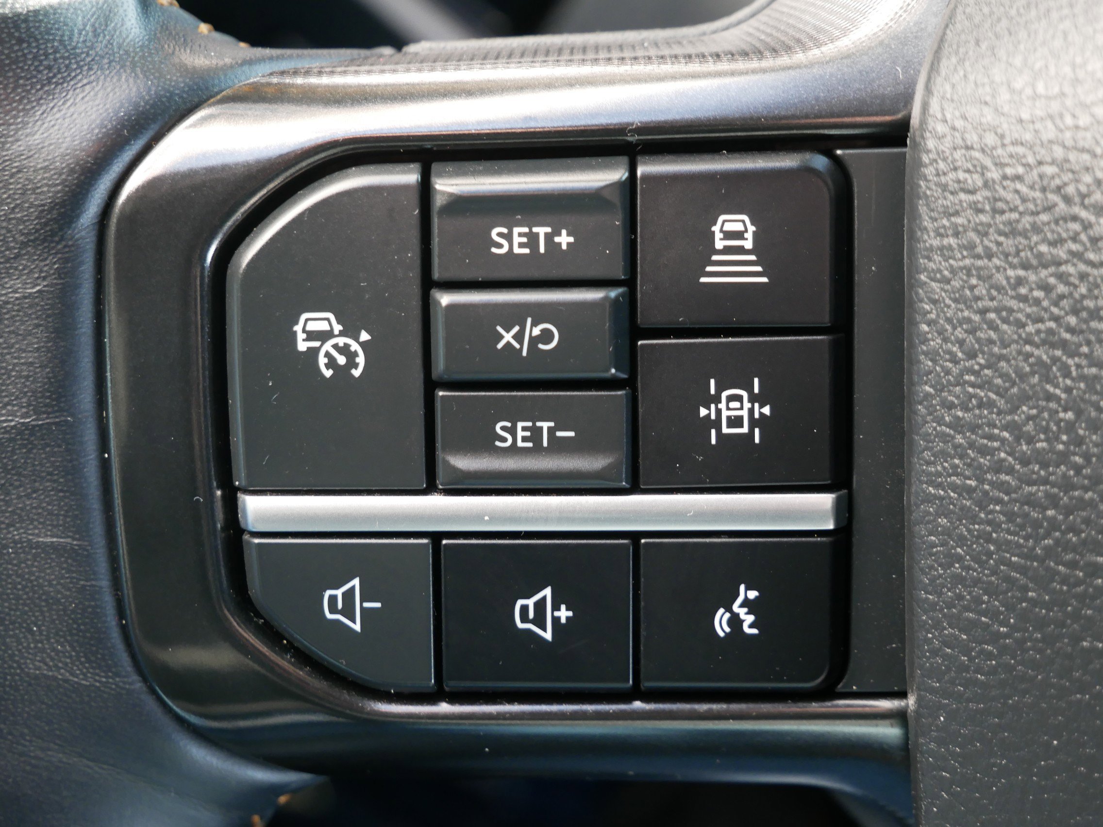 Certified 2024 Ford F350 Platinum AWD/4WD image 17