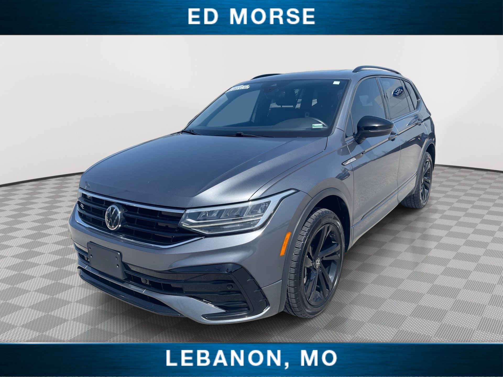 Used 2024 Volkswagen Tiguan SE R-Line AWD/4WD image 1