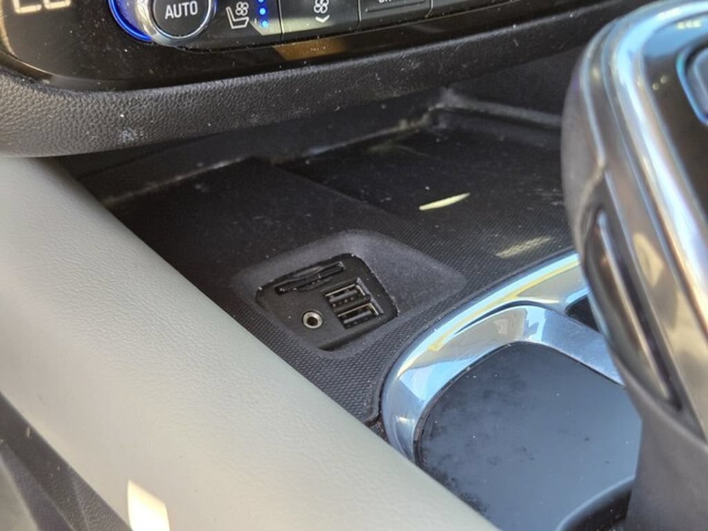 Used 2020 Buick Enclave Premium w/ Sun and Sites Package FWD image 28