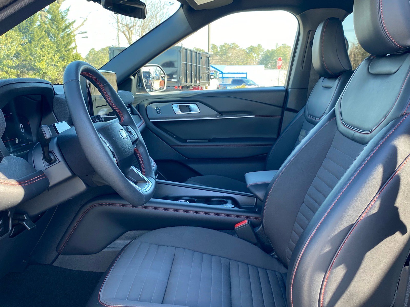 Certified 2025 Ford Explorer ST-Line image 13