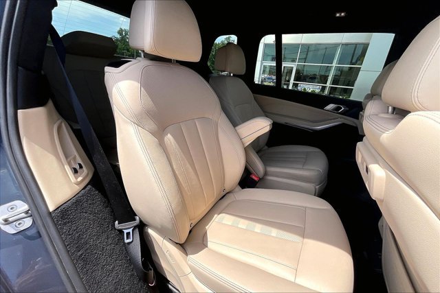 Used 2022 BMW X7 xDrive40i w/ M Sport Package AWD/4WD image 26