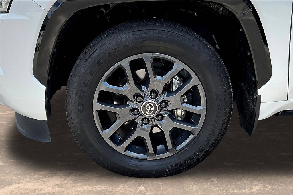 Used 2025 Toyota Sequoia Platinum AWD/4WD image 37