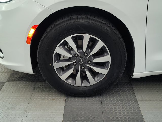 Used 2024 Chrysler Pacifica Limited FWD image 14
