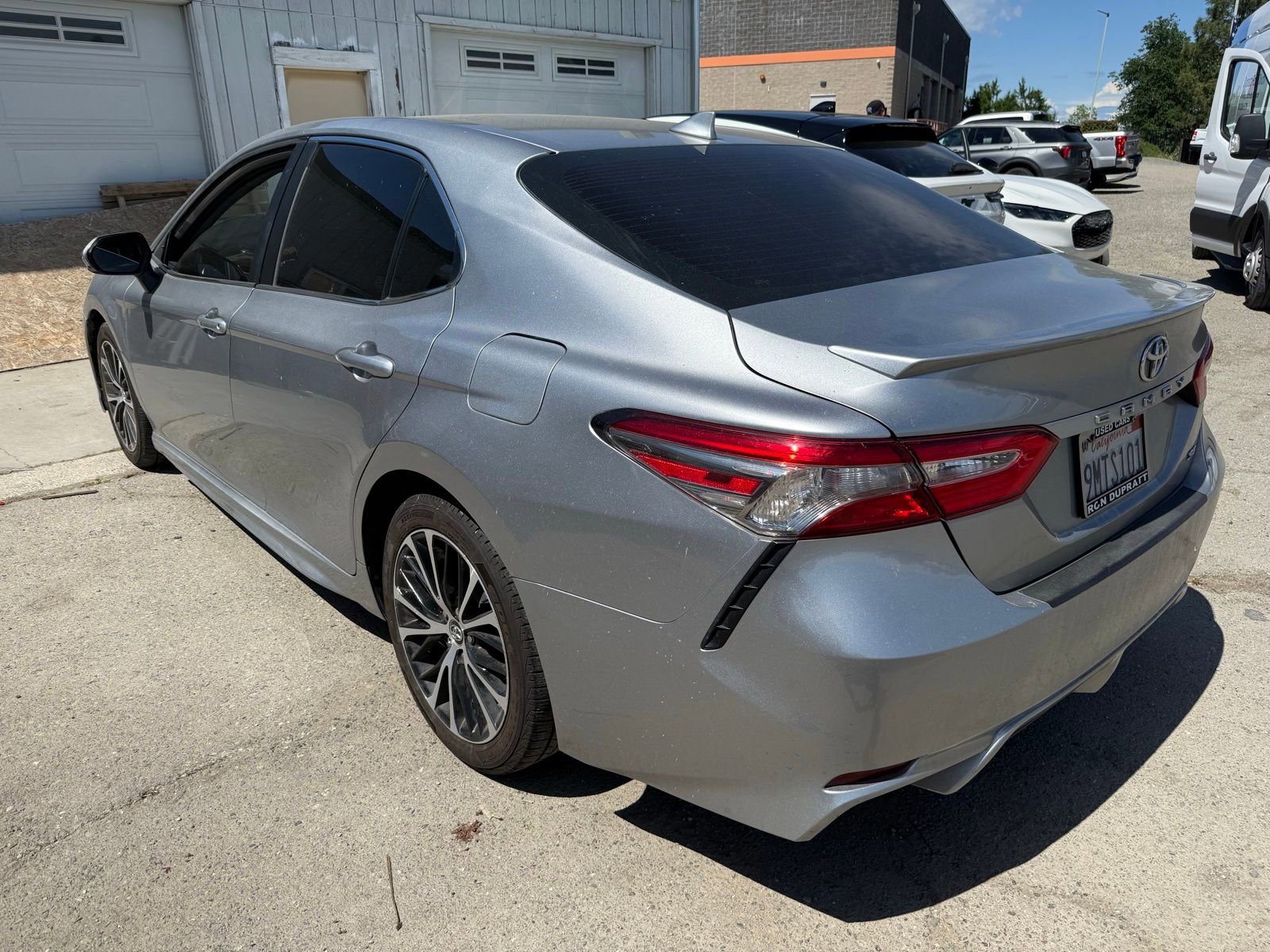 Used 2019 Toyota Camry SE w/ Convenience Package FWD image 3