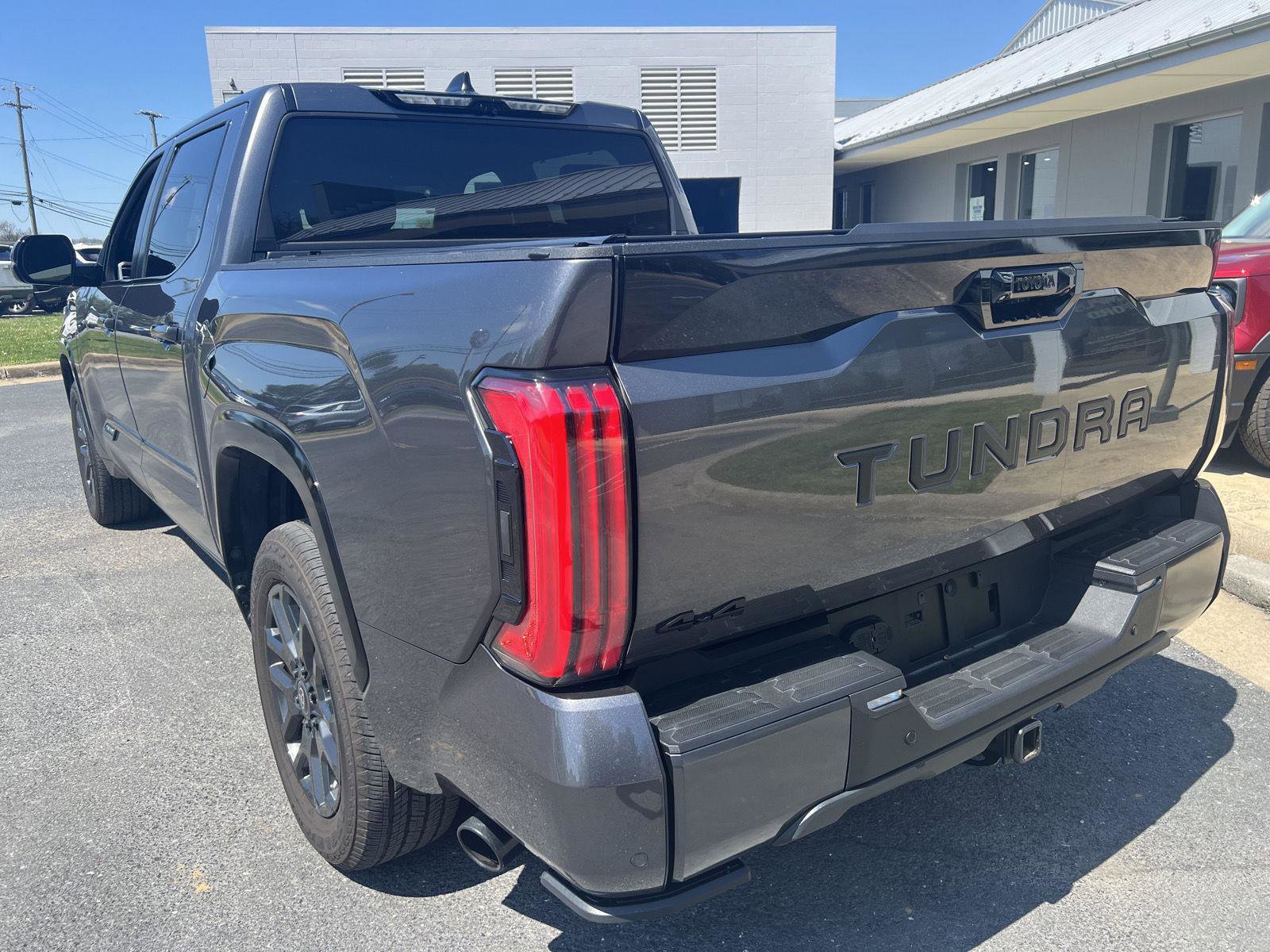 Used 2025 Toyota Tundra Platinum AWD/4WD image 3