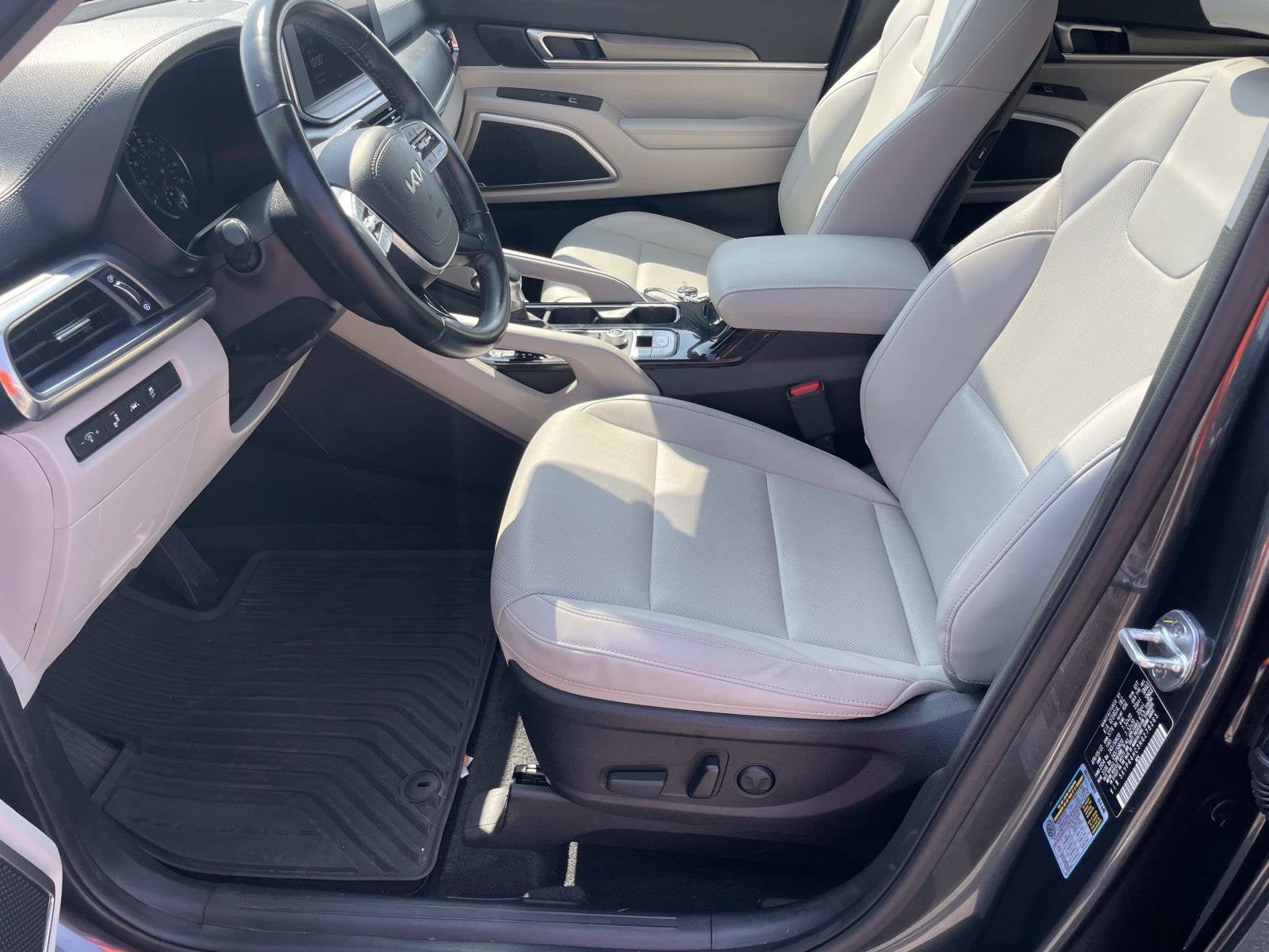 Used 2022 Kia Telluride S FWD image 16