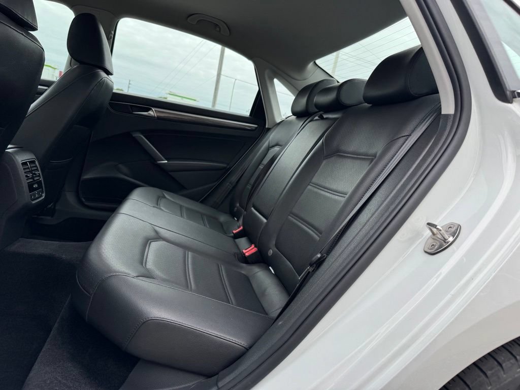 Used 2018 Volkswagen Passat 2.0T SE FWD image 12