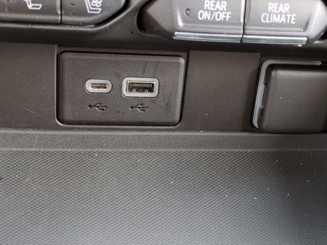 Used 2021 Chevrolet Tahoe Premier AWD/4WD image 21