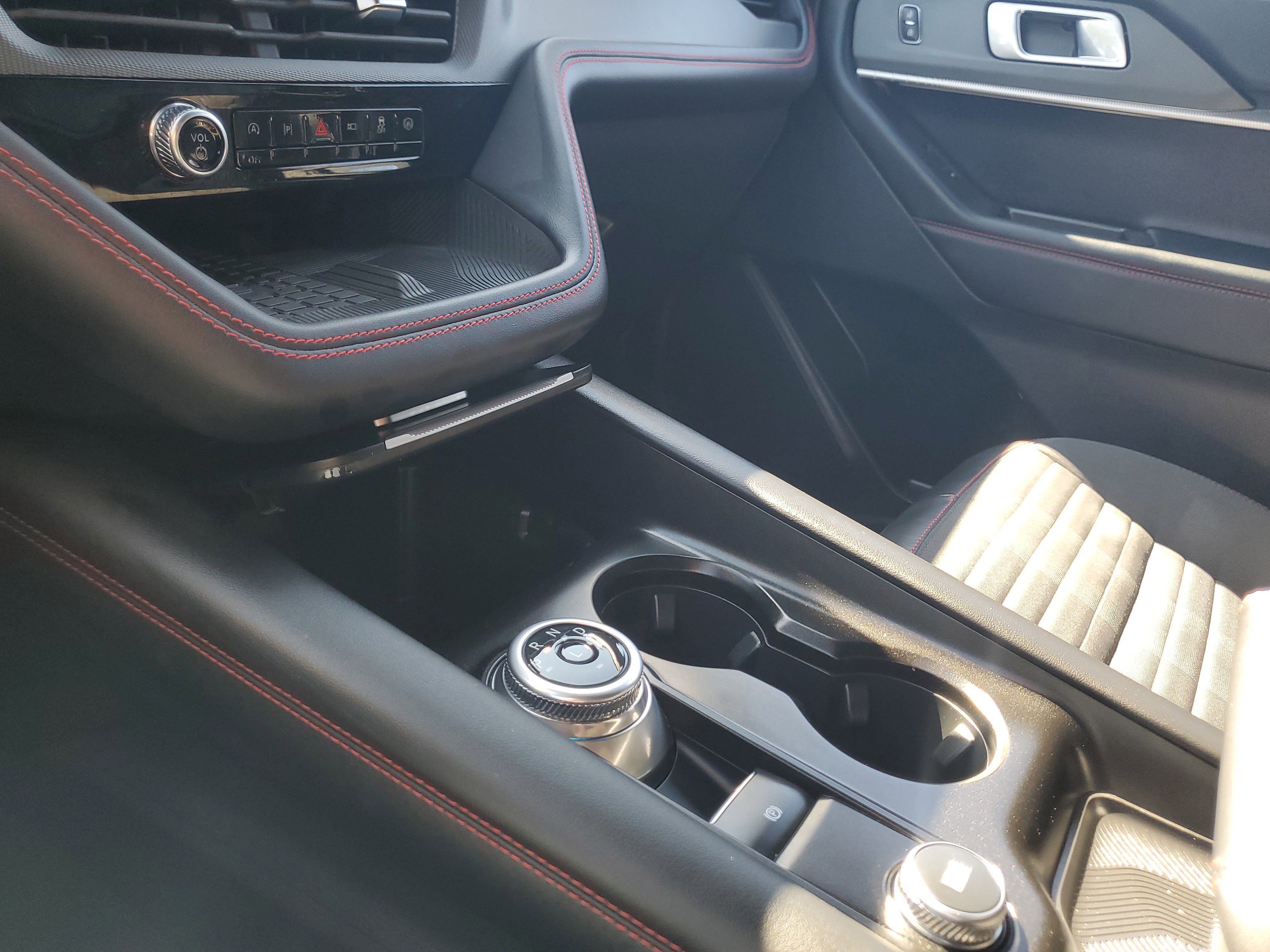 Certified 2025 Ford Explorer ST-Line w/ Premium Package image 29