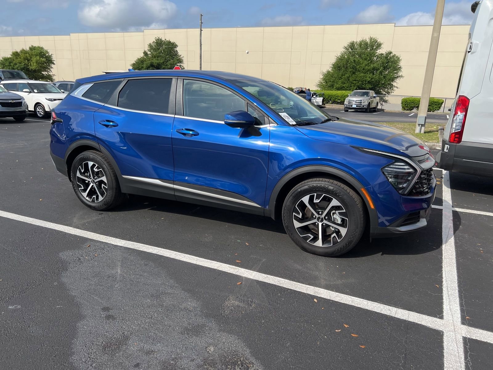 Used 2025 Kia Sportage EX image 20