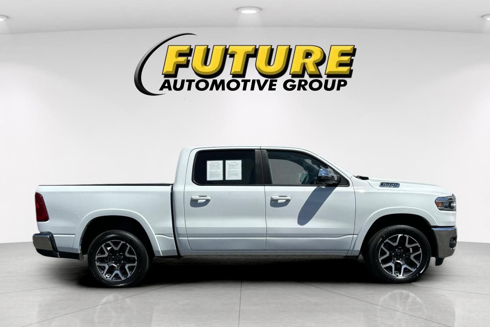 Used 2025 RAM 1500 Laramie AWD/4WD image 2