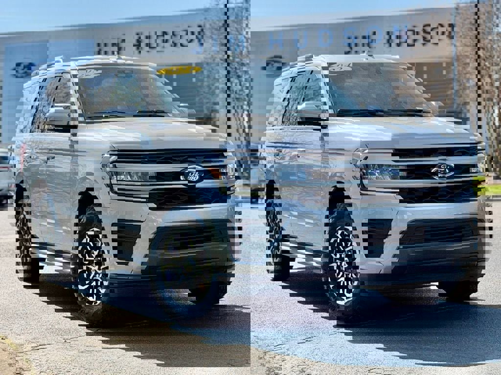 Certified 2024 Ford Expedition XLT image 2