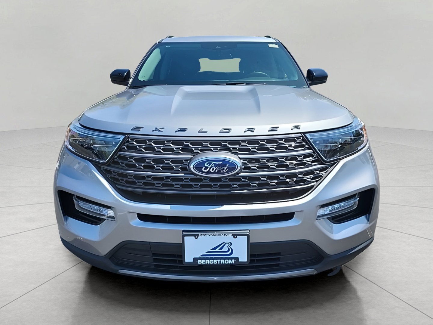 Certified 2023 Ford Explorer XLT w/ Equipment Group 202A AWD/4WD image 2