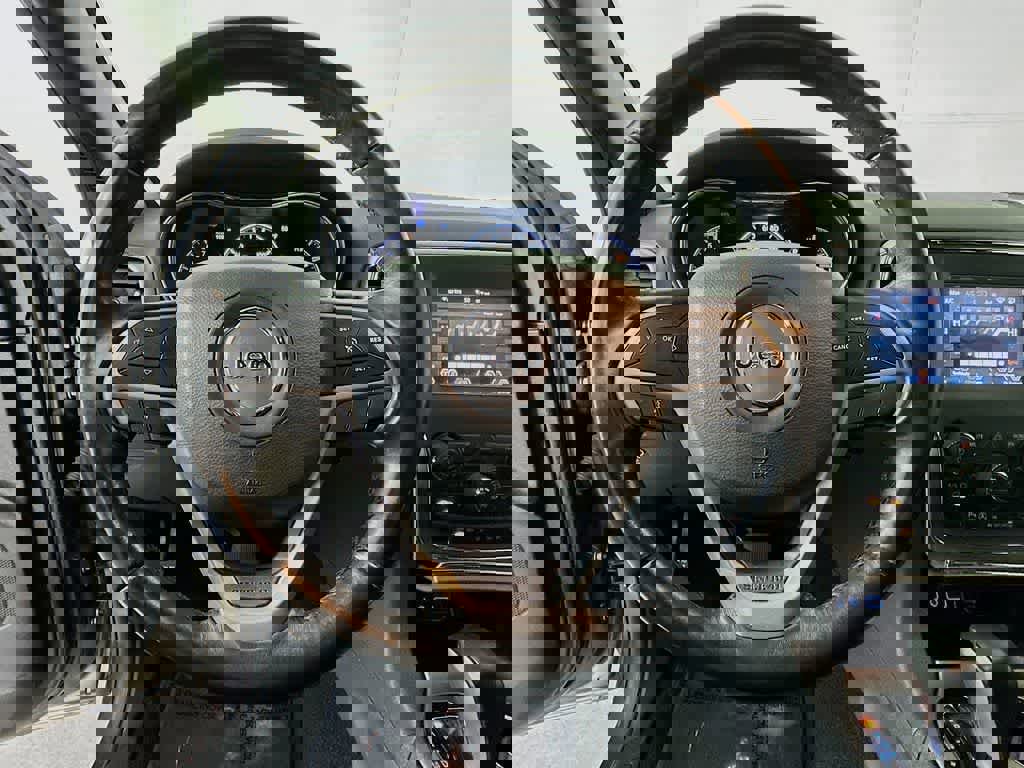 Used 2021 Jeep Grand Cherokee Laredo image 19