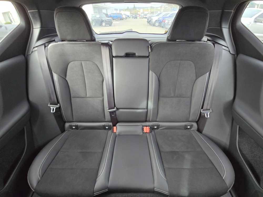 Used 2019 Volvo XC40 T5 R-Design image 17