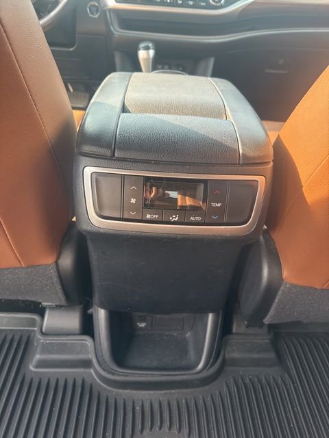 Used 2018 Toyota Highlander Limited AWD/4WD image 19