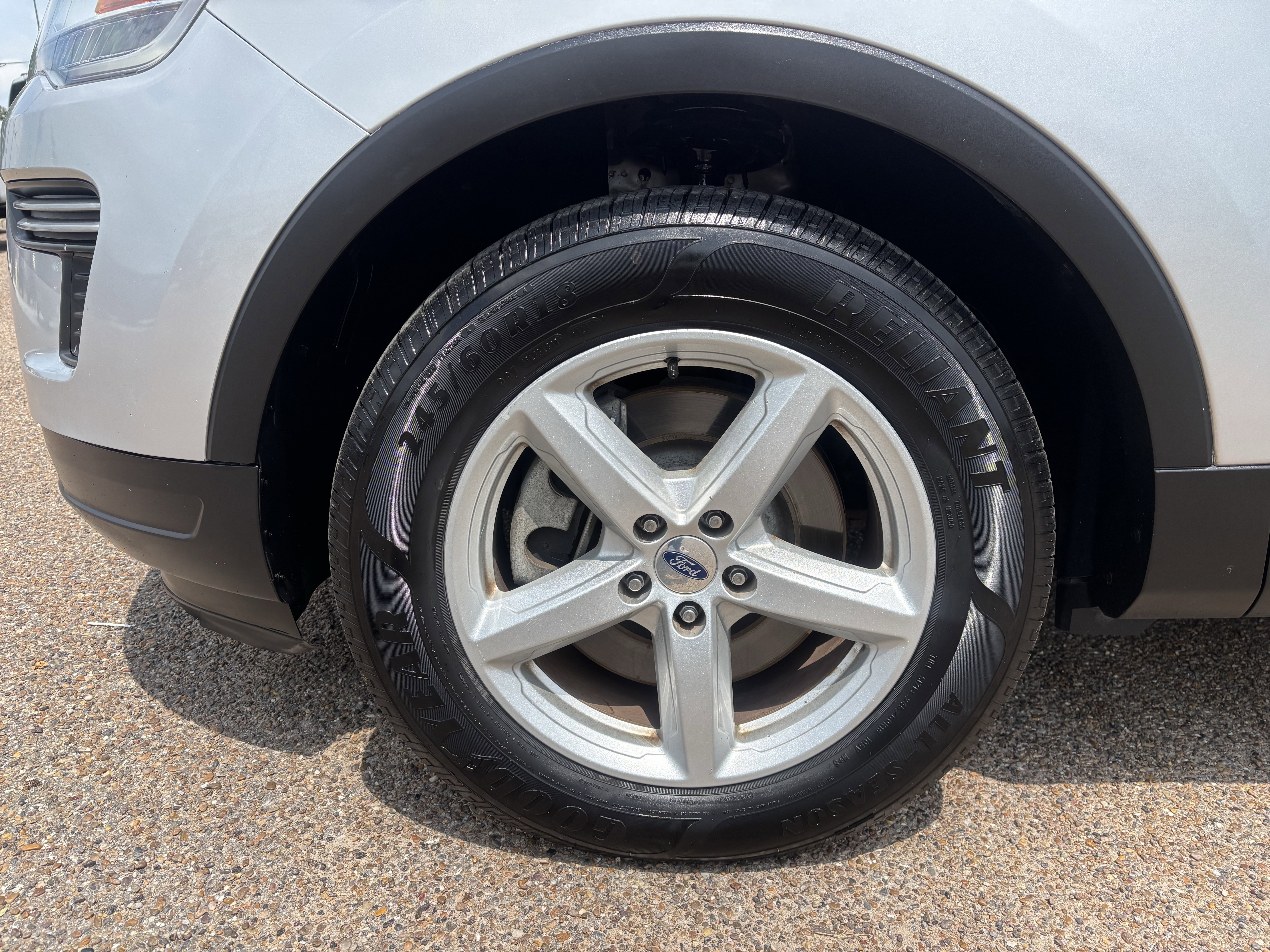 Certified 2019 Ford Explorer XLT FWD image 8