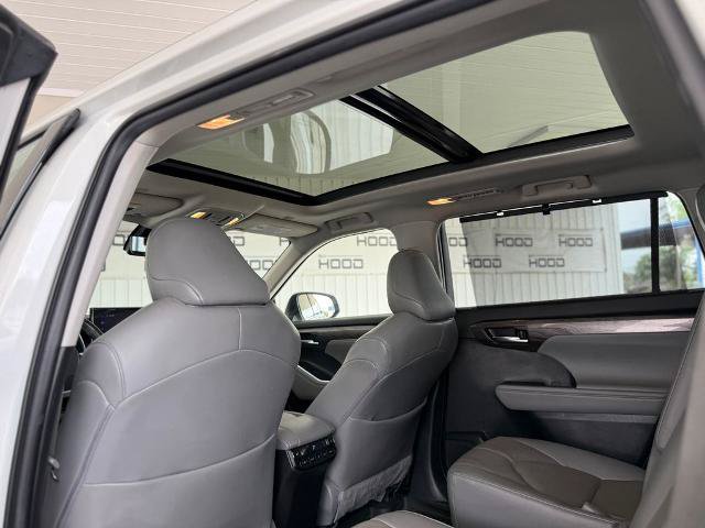 Used 2023 Toyota Highlander Platinum FWD image 13