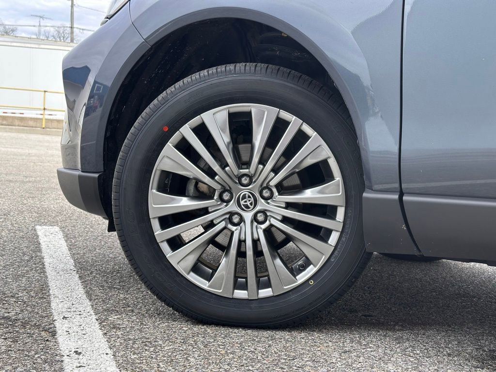 Used 2021 Toyota Venza Limited w/ Advanced Technology Package AWD/4WD image 8