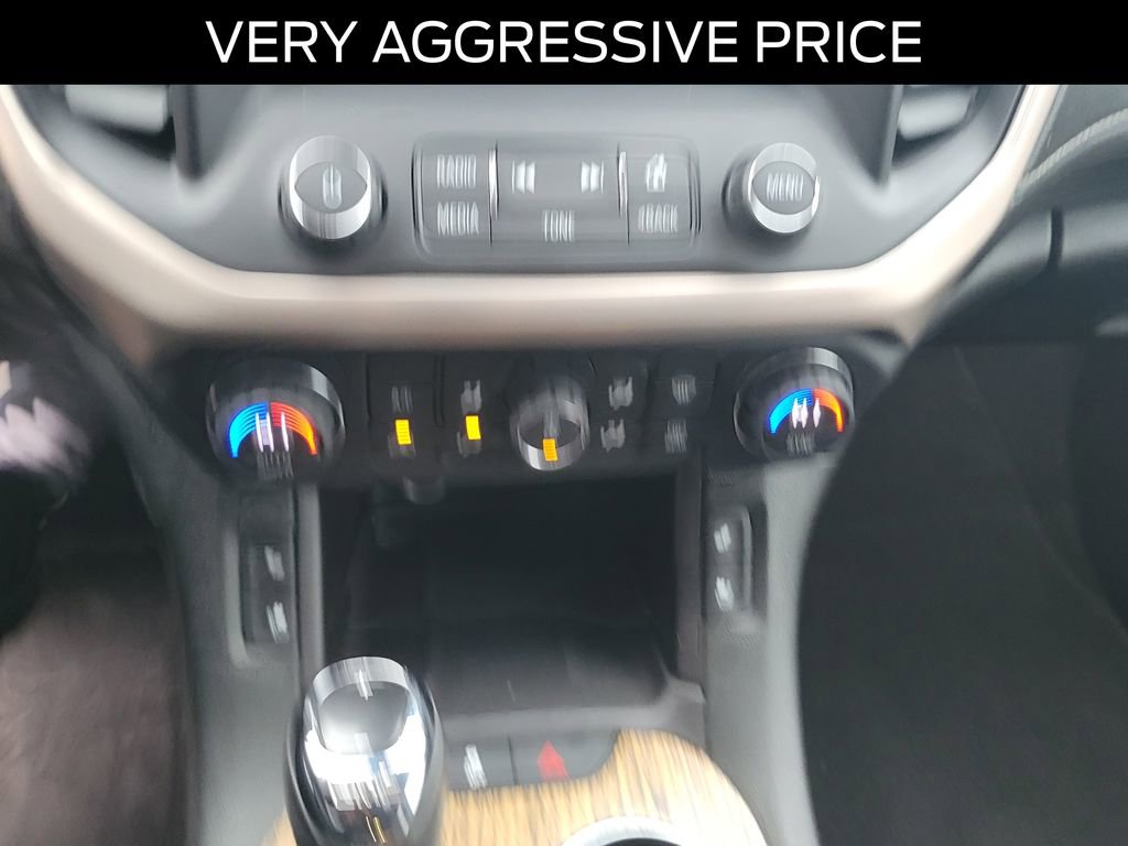 Used 2017 GMC Acadia Denali w/ Technology Package FWD image 25