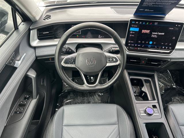Used 2025 Volkswagen Tiguan SE AWD/4WD image 5