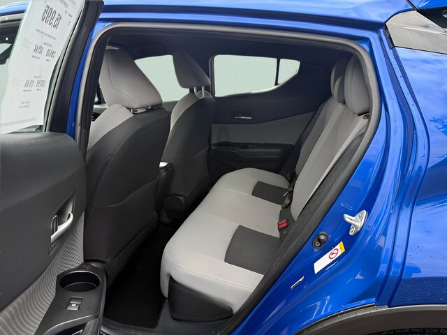 Used 2019 Toyota C-HR XLE FWD image 5
