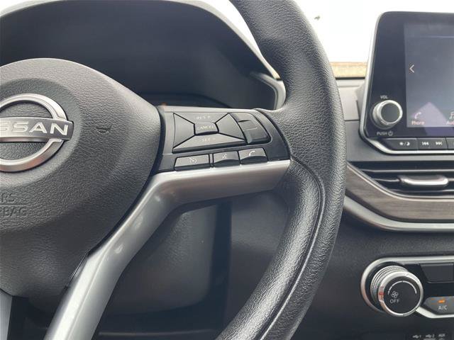 Used 2025 Nissan Altima 2.5 SV FWD image 14