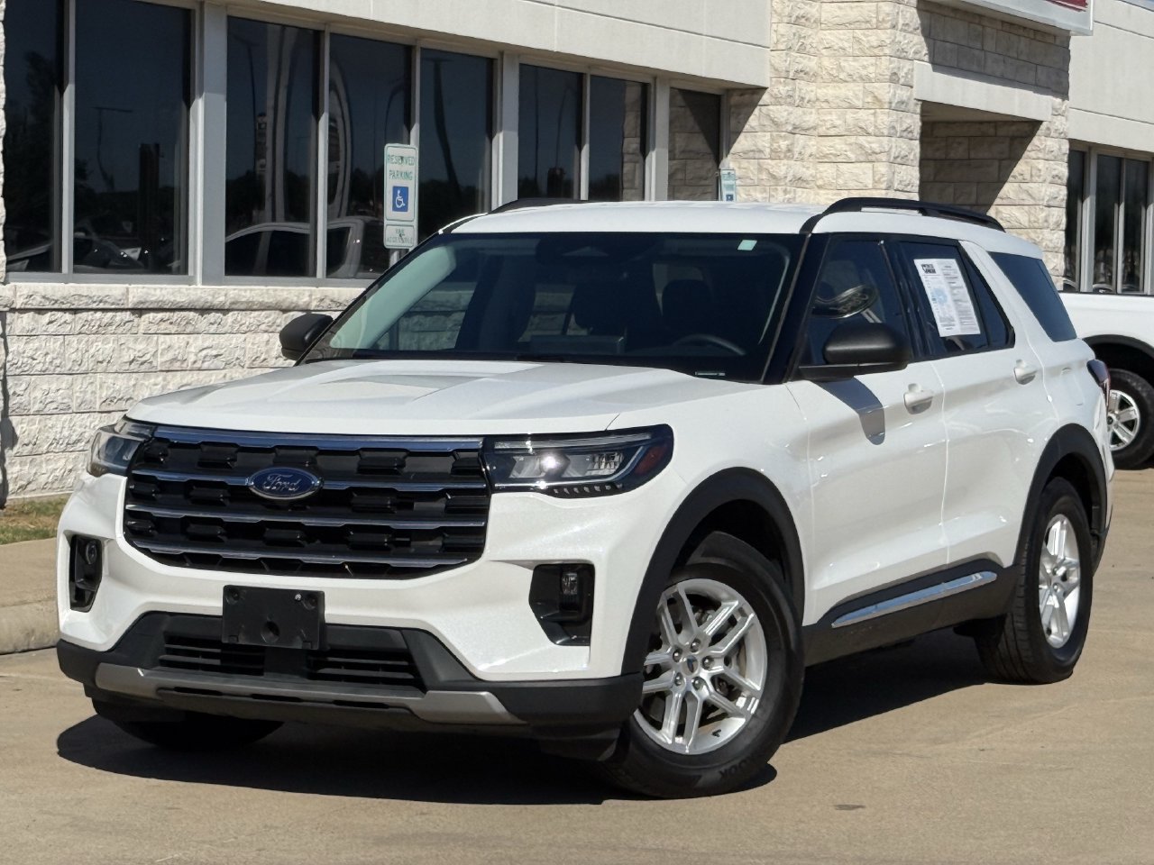 Certified 2025 Ford Explorer Active w/ Active Comfort Package RWD image 2