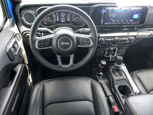 Used 2024 Jeep Wrangler Unlimited Sahara w/ Technology Group AWD/4WD image 16