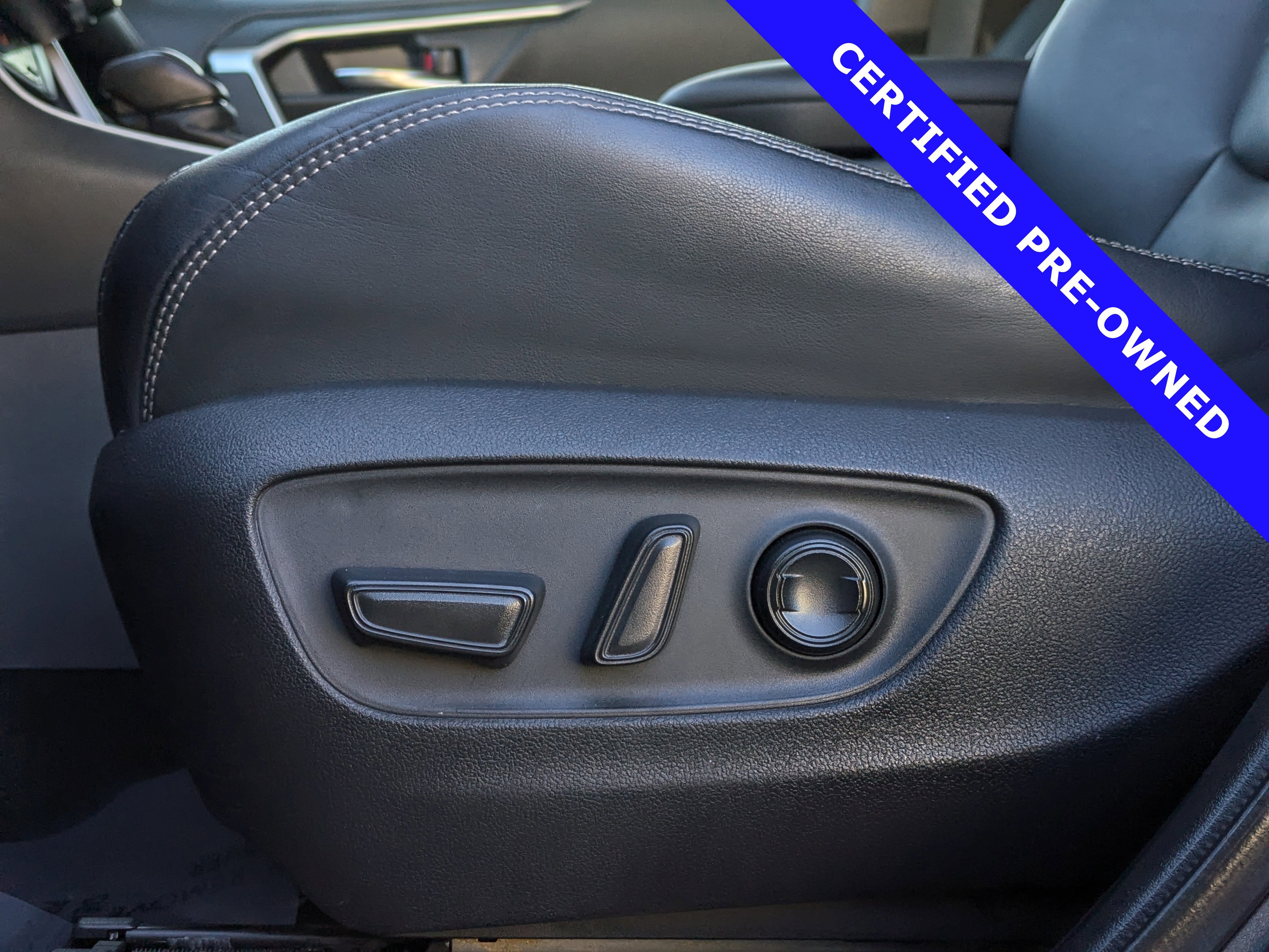 Used 2022 Toyota RAV4 Limited image 23