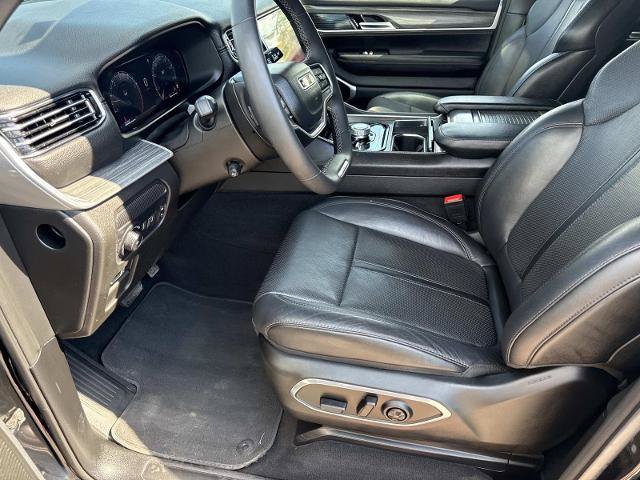 Used 2023 Jeep Wagoneer L Series II AWD/4WD image 16