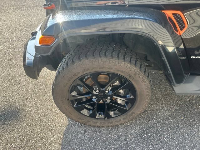 Used 2023 Jeep Gladiator Overland AWD/4WD image 10
