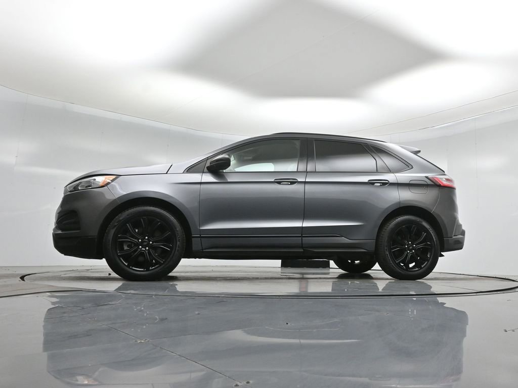 Certified 2022 Ford Edge SE w/ Black Appearance Package image 24