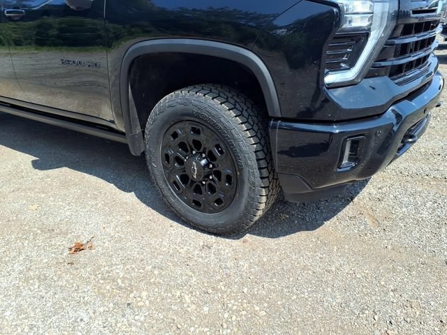 Used 2024 Chevrolet Silverado 2500 LTZ w/ LTZ Plus Package AWD/4WD image 4