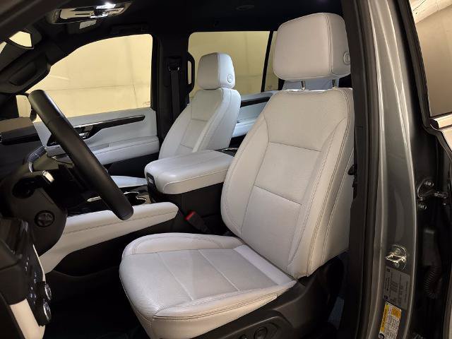 Used 2026 Chevrolet Suburban Premier AWD/4WD image 13