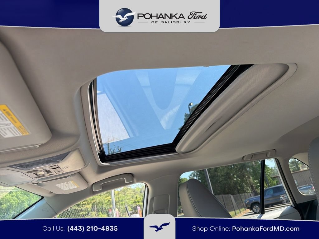 Used 2022 Toyota RAV4 XLE Premium AWD/4WD image 20