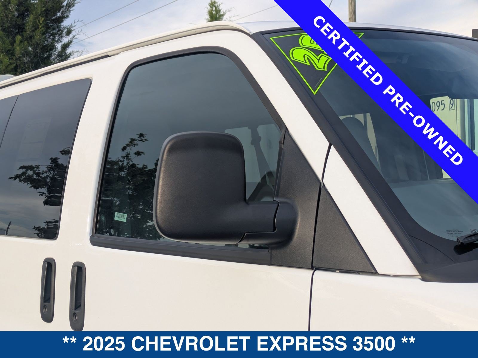 Used 2025 Chevrolet Express 3500 LT w/ LT Preferred Equipment Group RWD image 11