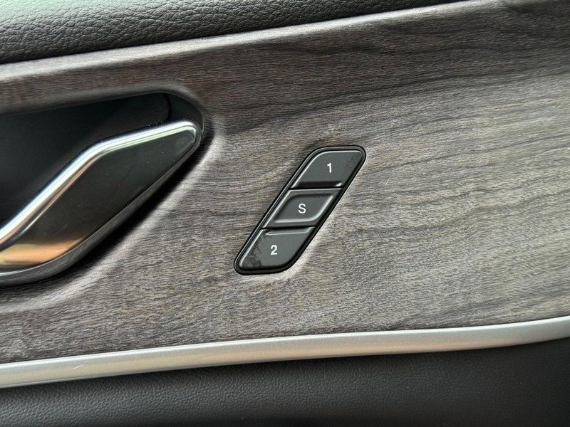 Used 2024 Jeep Grand Cherokee L Limited w/ Luxury Tech Group II image 16