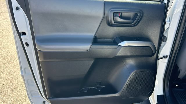 Used 2021 Toyota Tacoma SR5 AWD/4WD image 14