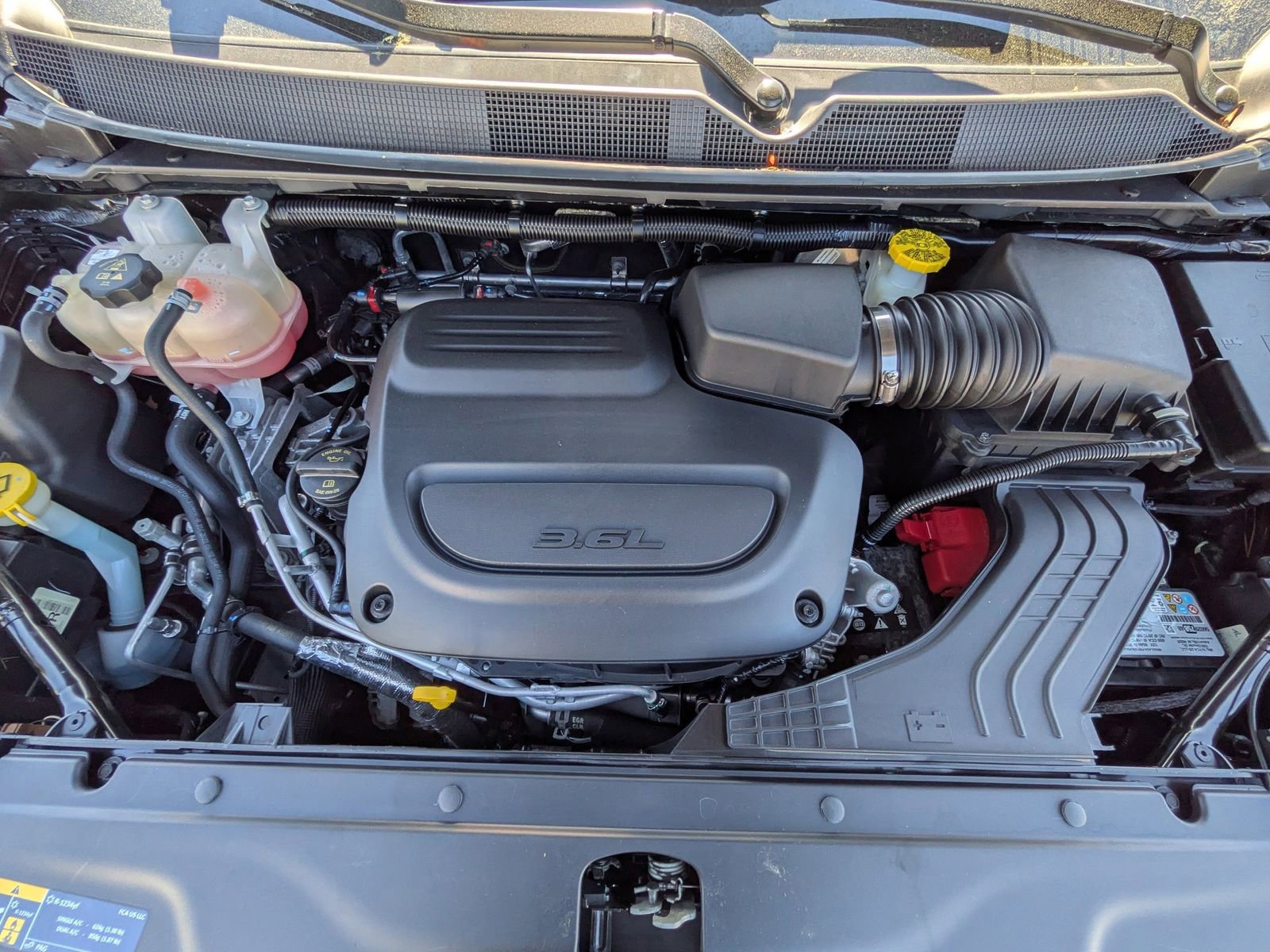 Used 2022 Chrysler Pacifica Touring-L w/ Uconnect Theater Family Group image 5